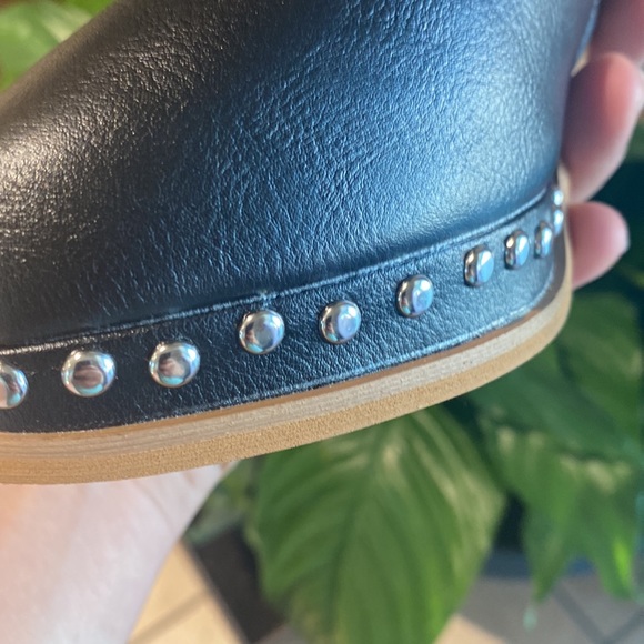 Unique style . - Picture 5 of 7